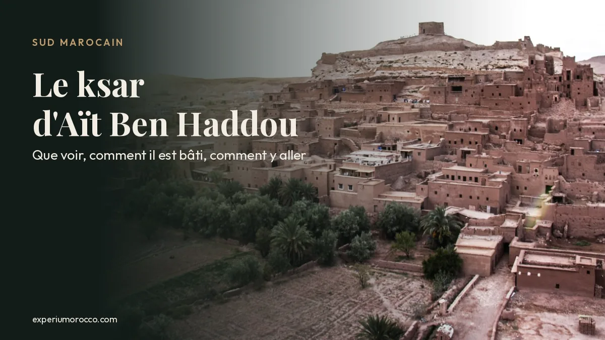Ksar d'Aït Ben Haddou étagé sur sa colline, maisons en terre, palmeraie au pied et grenier fortifié au sommet
